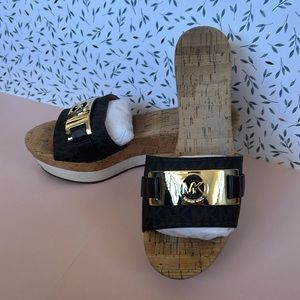 Like New Michael Kors Platform Sandals size 8